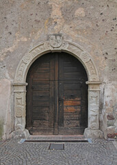 Fototapeta na wymiar portale di ingresso al Castel Mareccio, Bolzano