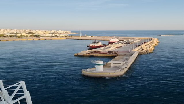 uscita dal porto di atene