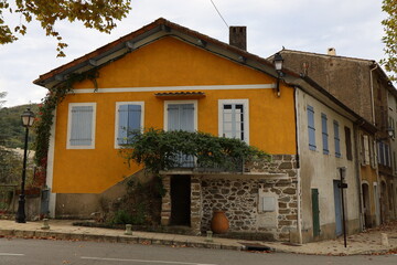 Maison typique, vue de l'extérieur, village de Collobrières, département du Var, France