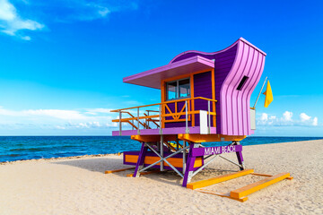 Fototapeta premium Lifeguard tower in Miami Beach