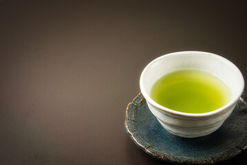 Fototapeta na wymiar おいしい日本茶を飲んで、楽しいティータイムを過ごそう！