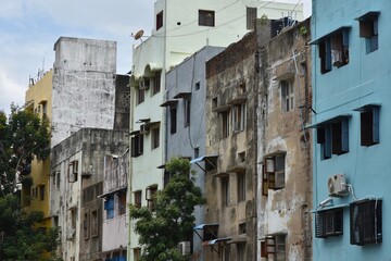 Fototapeta na wymiar weathered building in Chennai