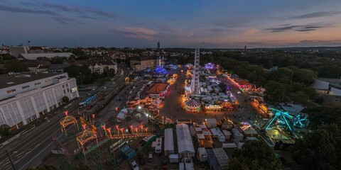 Der Augsburger Plärrer, Schwabens größtes Volksfest im Abendlicht