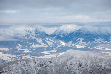 Obraz premium landscape panoramic view of snowed winter tatra mountains