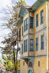 Fototapeta premium Traditional Ottoman house in Safranbolu. Safranbolu UNESCO World Heritage Site. Old wooden mansion. turkish architecture. Wooden ottoman mansion. green and blue wooden houses windows