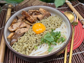 Vegetable noodles with Stir fried pork with black soy sauce and blanched bean sprouts