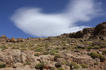 La grande traversée de l’Atlas au Maroc, 18 jours de marche. Chemin des transhumances, découvertes des gouffres, Tizi N'Asdrem, vallée de la Tessaout, village de Tasgaiwalt.