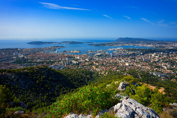 Fototapeta na wymiar Famous view of Toulon from the top of the hill