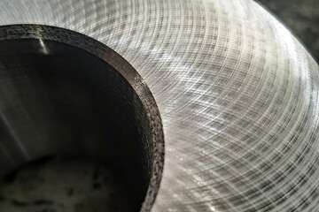 The polished surface of the end face of the round part, the pattern and the trace of the abrasive...