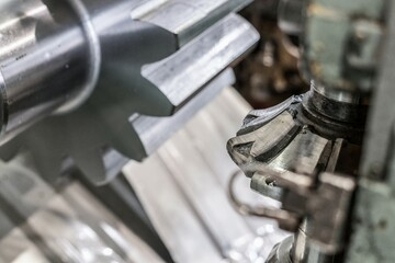 Manufacturing of a gear shaft on a gear cutting machine.