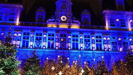 Décoration de Noel dans ou dans les environs de la mairie de Paris, décoration sublime avec des...