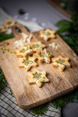 Geschenke zu Weihnachten aus der Küche, Plätzchen backen, Kekse mit Pistazien und weißer...