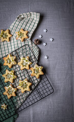 Geschenke zu Weihnachten aus der Küche, Plätzchen backen, Kekse mit Pistazien und weißer Schokolade selber machen