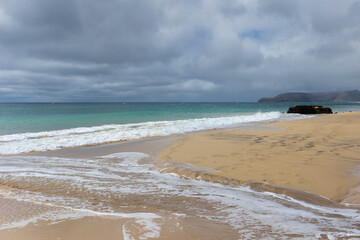 Wellen am Strand von Porto Santo