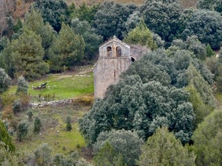 Fototapeta na wymiar Ermita de Casuar en la Hoz del Rio Riaza, parque natural de la provincia de Segovia