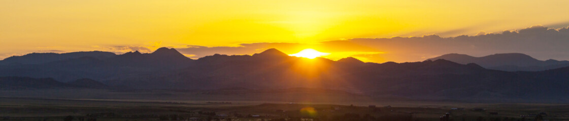 Fototapeta na wymiar Mountains on sunset panorama