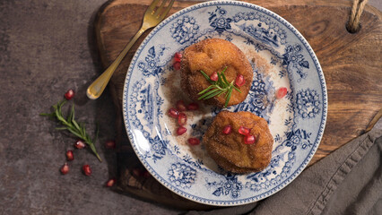 Rabanadas poveiras with sugar and cinnamon
