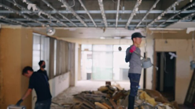 解体現場　内装工事