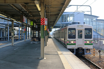 Fototapeta na wymiar 佐野駅に停車中の列車