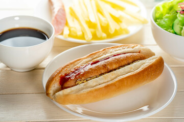 ホットドッグとコーヒー 