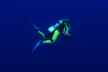 Divers waiting at the safety stop. Underwater bubbles, water bubbles. Safety stop while diving. Red...