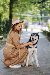 Obraz premium Young girl and husky