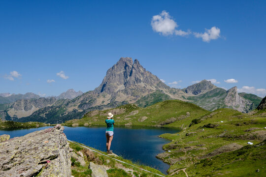 Gentau lake, Ayous lakes tour, Pyrenees National Park, Pyrenees Atlantiques, France