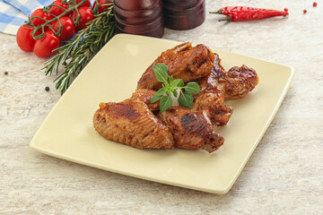 Roasted chicken wings with spicy sauce