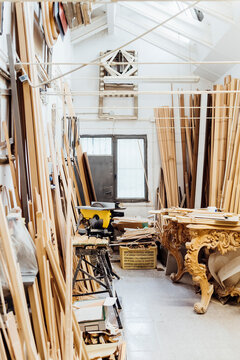 Variation of wooden plies in workshop