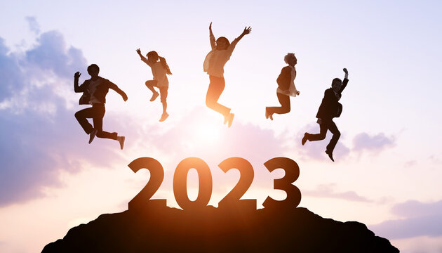 ジャンプする人々　2023新年イメージ　年賀状素材
