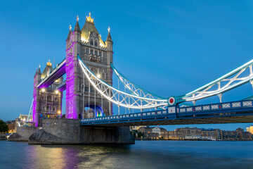 Fototapeta na wymiar The Tower Bridge and the river Thames at night in London, UK