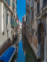 Fototapeta na wymiar Kleiner Kanal in Venedig