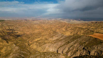 Fototapeta na wymiar vista aérea de los cañones del desierto de Gorafe, España