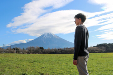富士山と男性