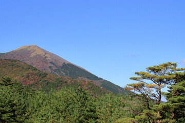 Fototapeta na wymiar 秋の山
