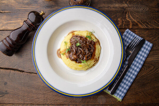 Chicken liver with mashed potatoes