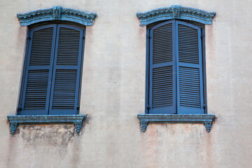 Fototapeta na wymiar Old window in an old building
