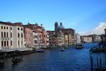 Grand canal à Venise Quartier de la gare
