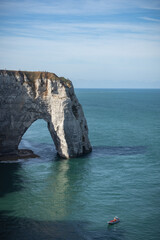 Fototapeta premium The arch of the cliffs of Etretat from the top of the cliffs of Etretat at high tide