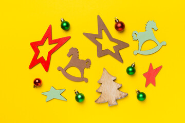 Obraz premium Wooden Christmas toys on color background, top view