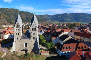 Blick auf die Stadt Friesach mit der Pfarrkirche / Kärnten / Österreich