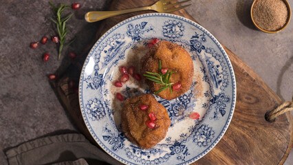 Rabanadas poveiras with sugar and cinnamon