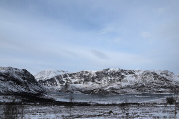 Landschaft im Winter in Norwegen mit Schnee und Eis