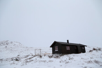 Landschaft im Winter in Norwegen mit Schnee und Eis