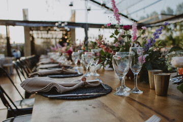 table setting with flowers wedding decoration