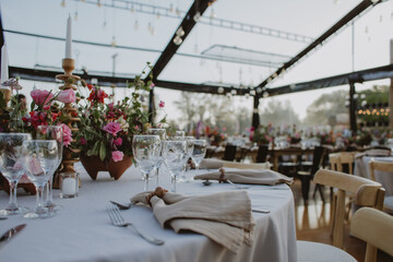 table setting with flowers wedding decoration