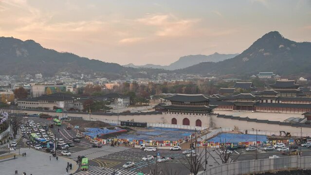 Seoul South Korea time lapse 4K, city skyline day to night timelapse at Gwanghwamun Square and Gyeongbokgung Palace in autumn