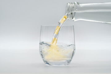 glass of water Wasserglas mit Gold stücken