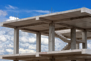 Construction of a multi-storey concrete monolithic building