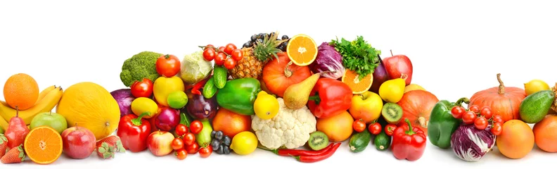 Fotobehang Verse groenten nuttige groenten en fruit geïsoleerd op een witte achtergrond. Collage. Vrije ruimte voor tekst. Brede foto.